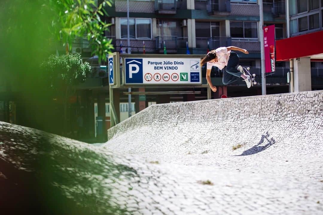 adidas Skateboardingさんのインスタグラム写真 - (adidas SkateboardingInstagram)「It's all in the scoop /// Nora takes to the streets with an epic backside ollie in Porto, Portugal 🇵🇹 • #adidasSkateboarding | @noravexplora 📸 @samuelmcguire」5月1日 15時55分 - adidasskateboarding