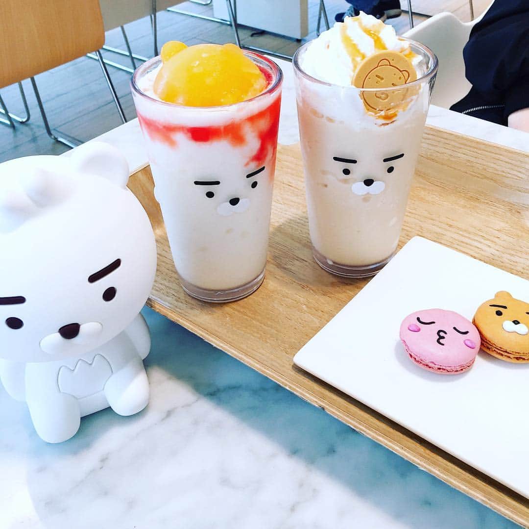 吉村玲香のインスタグラム：「#kakaofriends  #apeach  #kakaocafe  #韓国旅行 #カカオフレンズ #カカオカフェ #ライアンカフェ #アピーチ #ママ旅 #中1女子  #姉妹ママ」