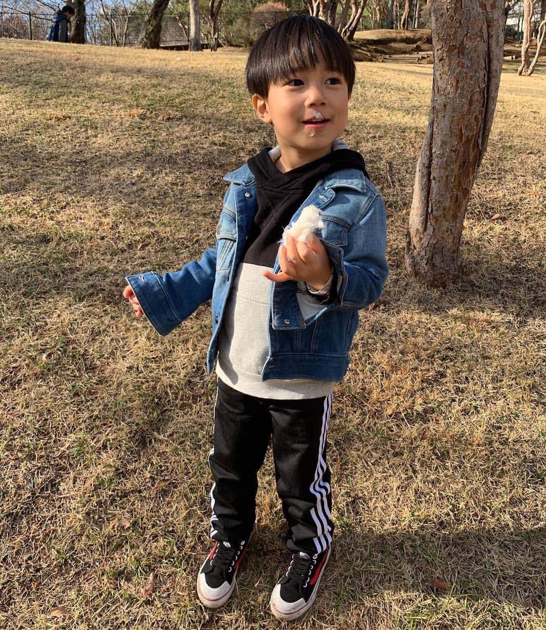 新原愛加のインスタグラム：「🍭  #カンタ成長記録 #3歳男の子 #男の子 #男の子ママ #boys #boysmom #아들스타그램 #아들 #아들맘」