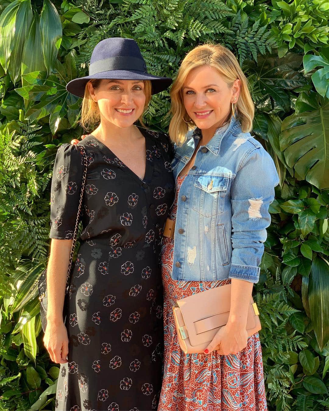 ジェシカ・キャプショーのインスタグラム：「Sunny Days at the new @veronicabeard store opening with my BFF...」