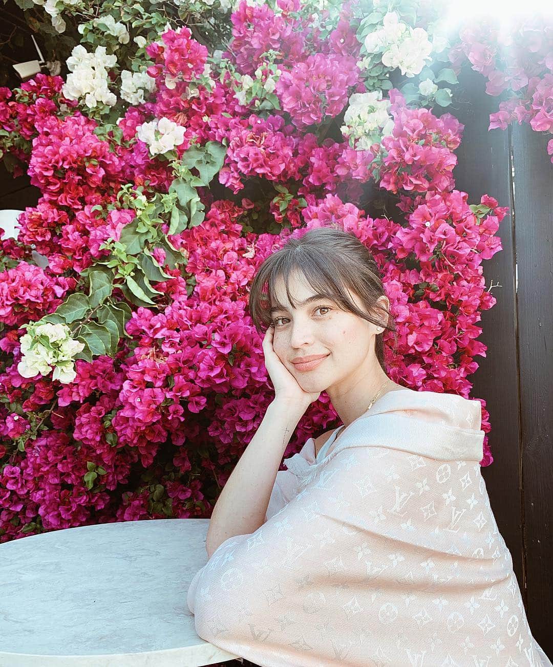 アン・カーティスのインスタグラム：「Good Morning from Lisbon 🌺. . . Thank you @louisvuitton philippines for my beautiful shawl. Wearing @blkcosmeticsph dream skin perfector bb cream in light. Matte mousse in caranation and all in one cheek paint in peony. Volume + Lash extension mascara.」