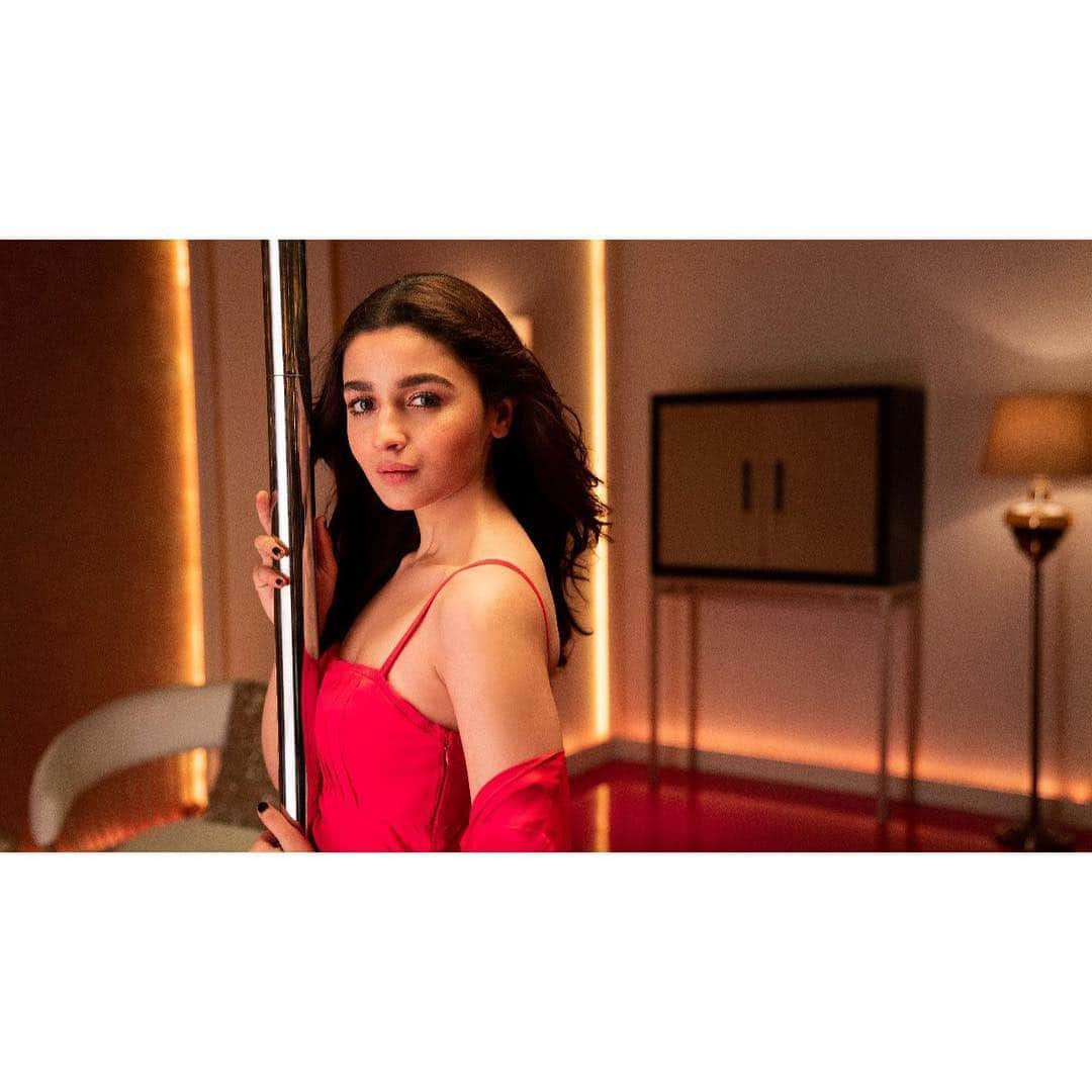 アリア・バットさんのインスタグラム写真 - (アリア・バットInstagram)「🤷‍♀️」5月1日 16時26分 - aliaabhatt