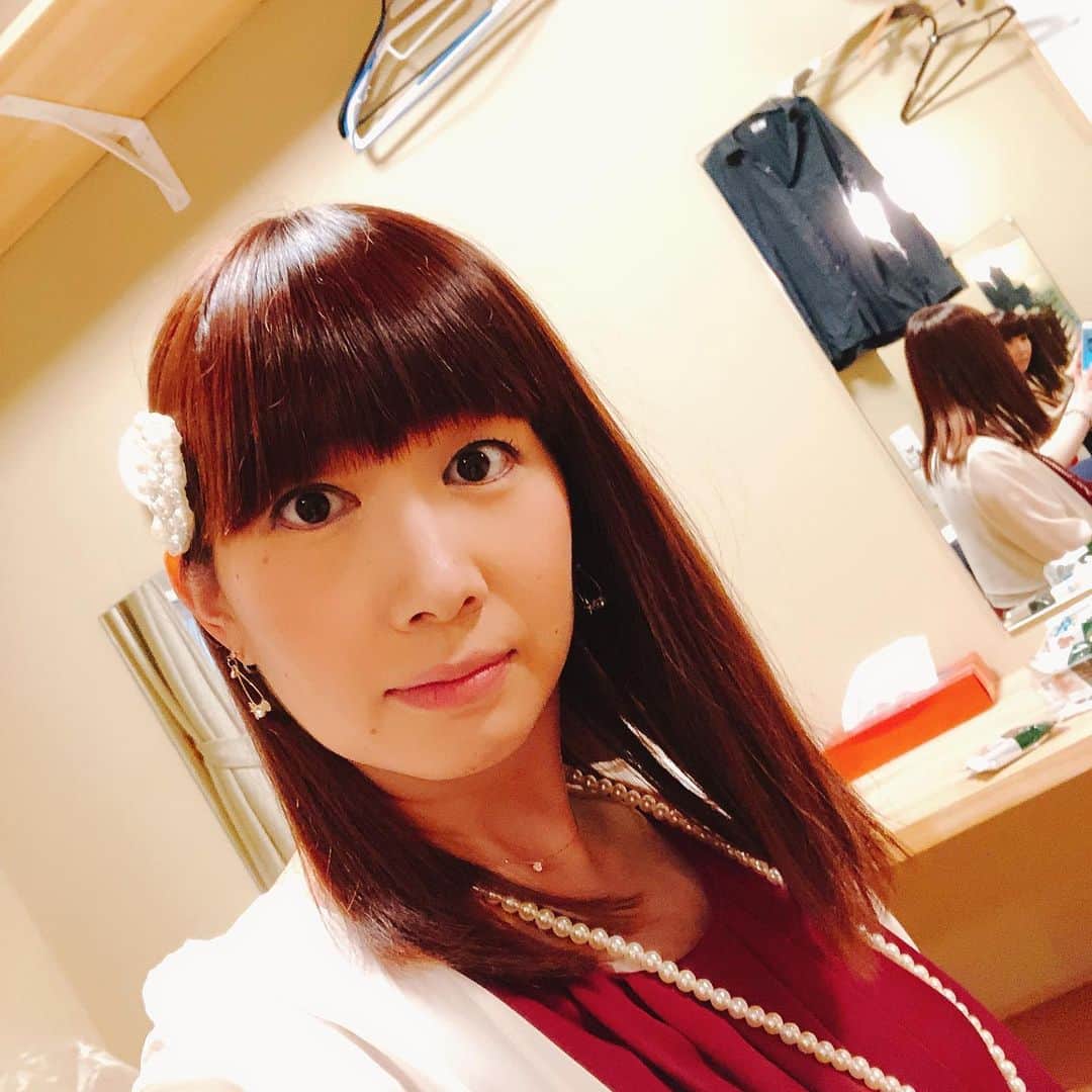 小泉エリのインスタグラム：「‪久しぶりの大須演芸場で、お笑いライブでした😋‬ ‪本番までは緊張しましたが、いざ本番になると楽しすぎて笑いすぎて･･･🤣‬ ‪いろんな事務所の方が出られていて新鮮でした😆‬ ‪トークコーナーも盛り上がって時間が足りなかったですねー😅‬ ‪平成を大笑いで締めることが出来ました❣️‬ 雨の中、来てくださったみなさま、本当にありがとうございました😍 #令和元年 ‪#大須演芸場‬ ‪#お笑い‬」