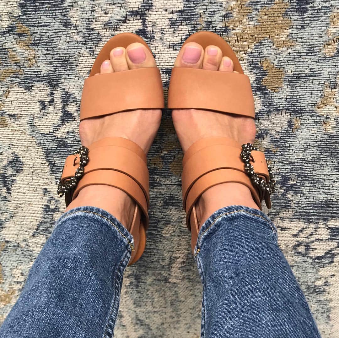 メラニー・サイクスさんのインスタグラム写真 - (メラニー・サイクスInstagram)「Stepping into Wednesday with Happy feet  #newshoes @seebychloe 😍 have a wonderful day shoe lovers ❤️ 😜 #newshoes #wednesdaymood #dayoff」5月1日 16時37分 - msmelaniesykes