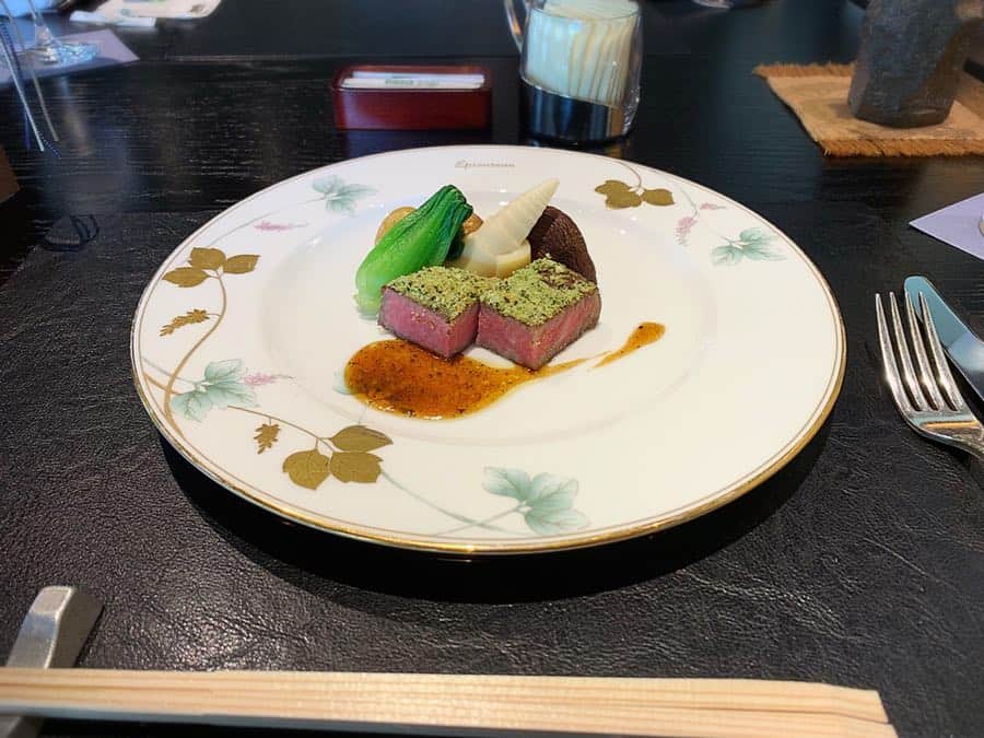 佐井祐里奈さんのインスタグラム写真 - (佐井祐里奈Instagram)「#遠州北の丸膳 ・旬菜取り合わせ ・引佐稚肉の沢煮椀仕立て ・北の丸名物 旬魚吐火羅造り ・遠州山海の幸道明寺蒸し ・食通の静岡牛背肉の若草焼き ・新牛蒡と鰻の炊き込みご飯 二の汁 香の物 ・北の丸冷菓 ハーブティー . 私はナマモノは全て我慢😋❤️接客もとても気持ちがよくてのんびりと良い時間を過ごせましたよ〜💕 何よりお庭がとっても綺麗だったの‼️次のpostでお庭の写真を載せますねっ❤️ . . . . . #yunnaログ #浜松グルメ #北の丸 #葛城北の丸 #落ち着いた空間 #のんびり空間 #非日常」5月1日 22時29分 - yunna_s31