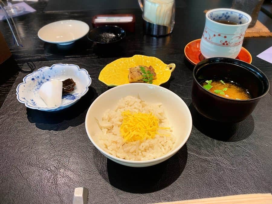 佐井祐里奈さんのインスタグラム写真 - (佐井祐里奈Instagram)「#遠州北の丸膳 ・旬菜取り合わせ ・引佐稚肉の沢煮椀仕立て ・北の丸名物 旬魚吐火羅造り ・遠州山海の幸道明寺蒸し ・食通の静岡牛背肉の若草焼き ・新牛蒡と鰻の炊き込みご飯 二の汁 香の物 ・北の丸冷菓 ハーブティー . 私はナマモノは全て我慢😋❤️接客もとても気持ちがよくてのんびりと良い時間を過ごせましたよ〜💕 何よりお庭がとっても綺麗だったの‼️次のpostでお庭の写真を載せますねっ❤️ . . . . . #yunnaログ #浜松グルメ #北の丸 #葛城北の丸 #落ち着いた空間 #のんびり空間 #非日常」5月1日 22時29分 - yunna_s31