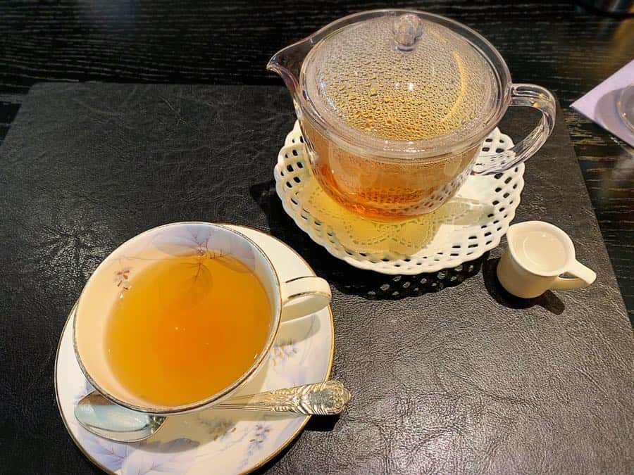 佐井祐里奈さんのインスタグラム写真 - (佐井祐里奈Instagram)「#遠州北の丸膳 ・旬菜取り合わせ ・引佐稚肉の沢煮椀仕立て ・北の丸名物 旬魚吐火羅造り ・遠州山海の幸道明寺蒸し ・食通の静岡牛背肉の若草焼き ・新牛蒡と鰻の炊き込みご飯 二の汁 香の物 ・北の丸冷菓 ハーブティー . 私はナマモノは全て我慢😋❤️接客もとても気持ちがよくてのんびりと良い時間を過ごせましたよ〜💕 何よりお庭がとっても綺麗だったの‼️次のpostでお庭の写真を載せますねっ❤️ . . . . . #yunnaログ #浜松グルメ #北の丸 #葛城北の丸 #落ち着いた空間 #のんびり空間 #非日常」5月1日 22時29分 - yunna_s31