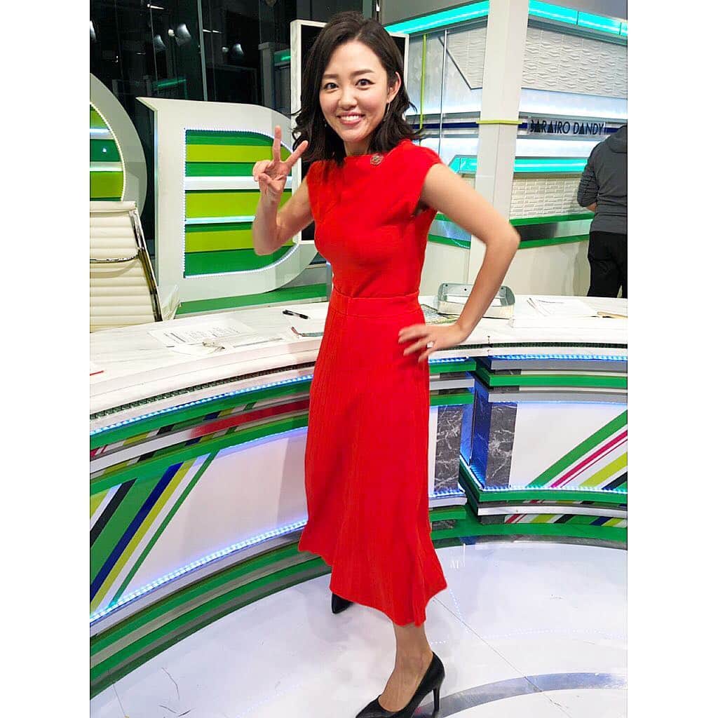阿部優貴子のインスタグラム：「令和一発目のバラダン✌️❣️ 憧れの #別所哲也 さんが来てくださったので、確信犯のオレンジ女🍊w(いつまでめげずに着続けられるか… 令和も、楽しく毎日お伝えしていきますので、よろしくおねがいします🙌🤪️💕 *  #ポーズがいかつい #令和初仕事  #tokyomx #バラいろダンディ」