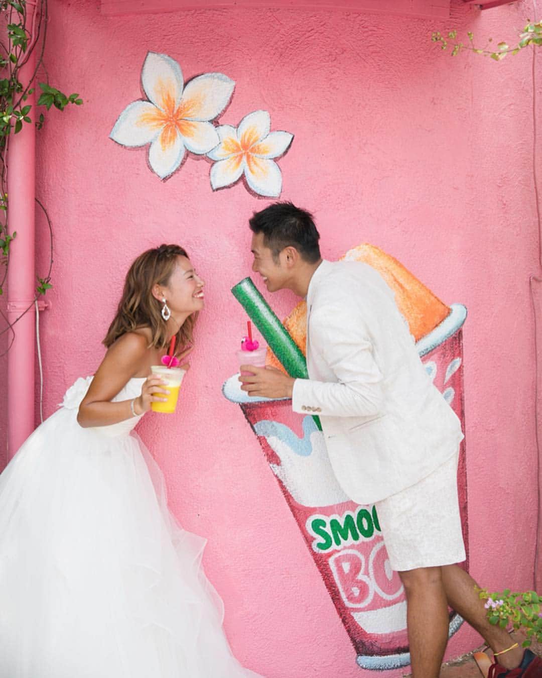 Photopla+（ フォトプラ ）さんのインスタグラム写真 - (Photopla+（ フォトプラ ）Instagram)「@photopla_weddingをフォローして、 『#フォトプラ花嫁』『#フォトプラ』の タグをつけて写真をUPしてみて･ﾟ｡ . —————————— . ピンクの壁をバックに すてきな笑顔＊* お二人にしか撮れないような アイディアの溢れた ウェディングフォトはいかがでしょうか？ . ＞＞＞ 『写真だけは残したい』方へ＊* Webから撮影予約できます⚐ @photopla_wedding . ——————————. . オシャレでイマドキな ウェディングフォト発信中♥ . 『#フォトプラ花嫁』『#フォトプラ』の タグをつけて写真をUPしてみて･ﾟ｡ フォトプラのIGでリグラムされるかも♪♪ . #結婚式 #結婚式準備 #プレ花嫁  #卒花 #前撮り #ロケフォト #日本中のプレ花嫁さんと繋がりたい #プラコレ　#ウェディングニュース #ベストアニバーサリー #wedding #2019春婚  #2019夏婚 #2019秋婚  #ウェディングレポ #婚約 #婚約中  #ロケーションフォト  #photopla #ウエディングフォト  #アイディアフォト#リゾートウェディング #ピンク壁」5月1日 17時15分 - photopla_wedding