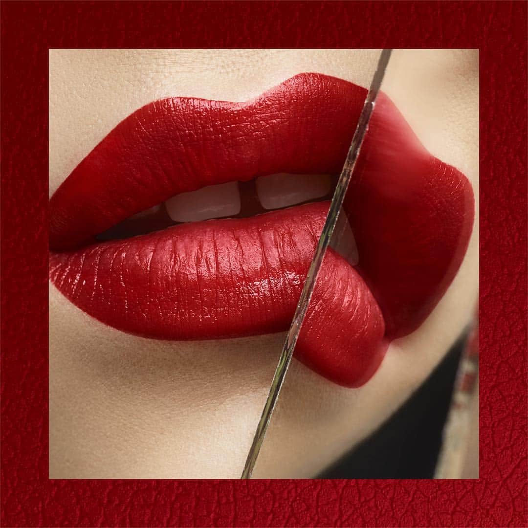 Yves Saint Laurent Beautyさんのインスタグラム写真 - (Yves Saint Laurent BeautyInstagram)「Break hearts, break convention. ROUGE PUR COUTURE in N°104 JEU D’ATTRACTION  #yslbeauty #endangermered #boldlips」5月1日 17時32分 - yslbeauty