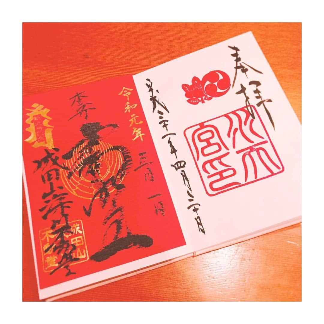 小西さやかさんのインスタグラム写真 - (小西さやかInstagram)「平成最後の御朱印を水天宮で、令和元年の御朱印を富岡八幡宮でいただきました。富岡八幡宮では、1時間並んで特別な赤の御朱印を500円で購入できました。貴重な記念に残る1枚、嬉しいです💕 令和は、震災のない平和で笑顔溢れる時代になりますように！ . GWは6月出版予定の本の原稿に追われてます。色んな文献を調べに調べ尽くして頭がパンクしそうになりながら作っている本なので多くの人に手に取ってもらえると嬉しいです。情報公開できるようになったら皆さんにお伝えしますね！💕 令和元年の初出版、とっても楽しみです(^ ^) . #令和 #令和元年 #令和時代 #御朱印 #御朱印帳 #富岡八幡宮 #水天宮 #御朱印ガール #御朱印帳デビュー #御朱印集め #美容本 #出版 #出版したい #美容好きな人と繋がりたい #コスメ好きさんと繋がりたい #化粧品大好き #美容学生 #ゴールデンウィーク #GW #ゴールデンウィークは仕事」5月1日 17時28分 - cosmeconcierge