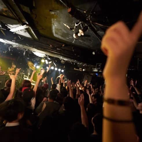 アヒト・イナザワのインスタグラム：「48時間後、渋谷La.ma.maでお待ちしています。 全身全霊で演ります。 最高のアルバムをひっさげて。 目に、耳に、焼き付けてください。 では、48時間後に。 ©︎eisuke asaoka @eisuke_asaoka_photography  #volaandtheorientalmachine  #TransducerTour」
