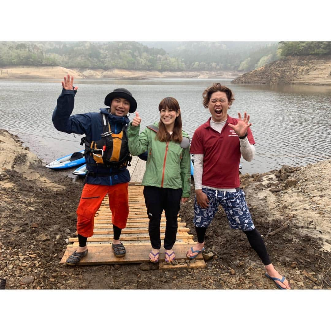 空木マイカさんのインスタグラム写真 - (空木マイカInstagram)「令和初日、今日はハレソラロケでしたー！カメラがまわると雨が止むという奇跡のロケ✨さすが、このメンバーもってます💪 ･ 今日はとよた三河高原アドベンチャーにてエアカヌーとマウンテンバイクの体験✨霧の中の山の景色もまた素敵でした☺️イベントは5/6までやってるんですが、気球に乗れたり、SUPできたり、盛りだくさん❤️ぜひーー！ ･ ちなみに現在OAではBBQの回を放送中。私と小野店長の漫才コンビのようなトークをお楽しみください😆✋ #ハレソラ #ひまわりネットワーク #キャッチネットワーク #キャットチャンネル #とよた三河高原アドベンチャー」5月1日 18時24分 - maika_utsugi