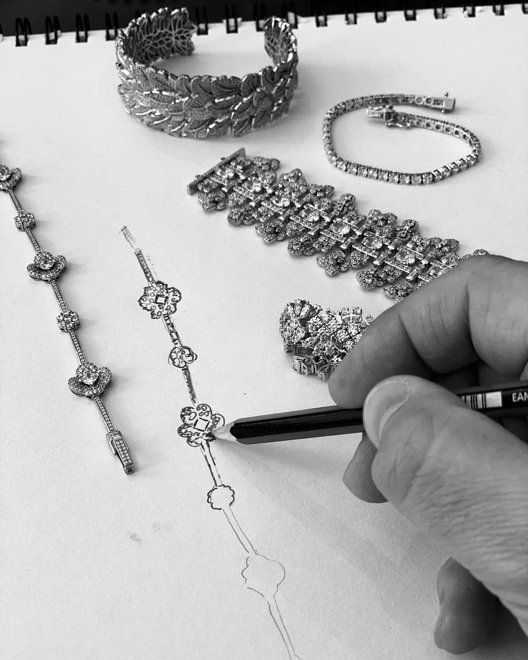 Steven Khalilさんのインスタグラム写真 - (Steven KhalilInstagram)「The making of #StevenKhalilJewellery. Designed to complement a #StevenKhalil gown, for everyday wear, or to be worn as a special occasion statement, our jewellery range is full of timeless, special pieces, making it the perfect gift for #MothersDay. Tap to shop now, or explore the whole collection via the link in bio.」5月1日 18時47分 - steven_khalil