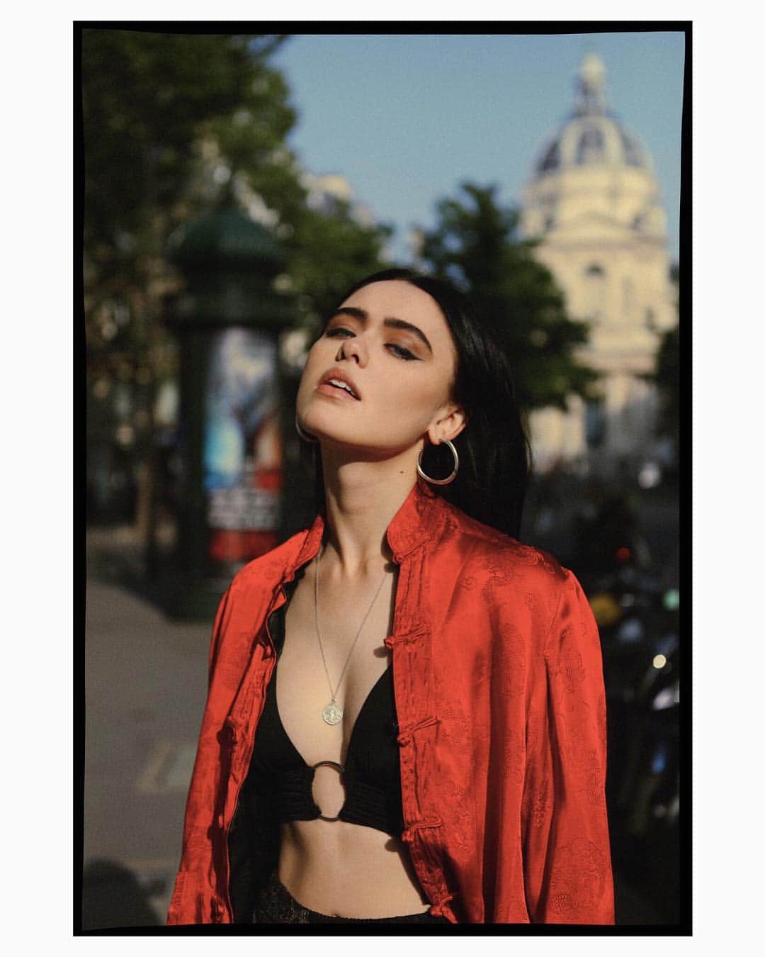 クリスティナ・バザンのインスタグラム：「Sun’s been out 🌞 Music in the air... Lots of new things coming soon. Here wearing @yslbeauty #RVS #RougeVolupteShine in N.7 #yslbeauty Photography @iulia_matei」