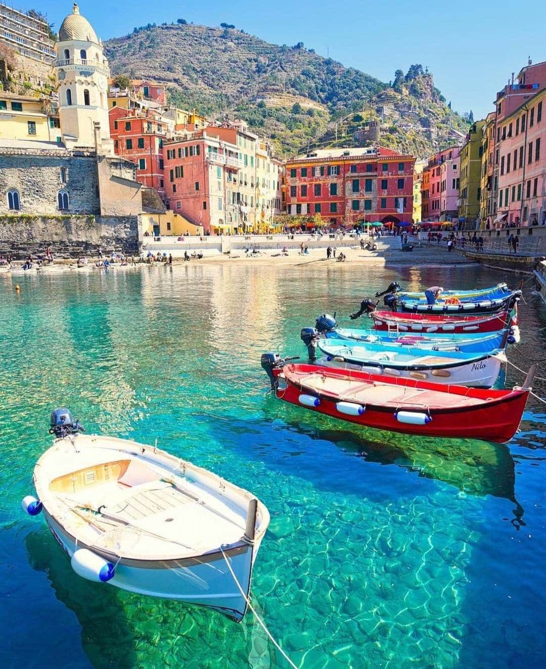 Awesome Wonderful Natureさんのインスタグラム写真 - (Awesome Wonderful NatureInstagram)「Vernazza, Italy Photo by @pinkines  #fantastic_earth」5月1日 19時01分 - fantastic_earth