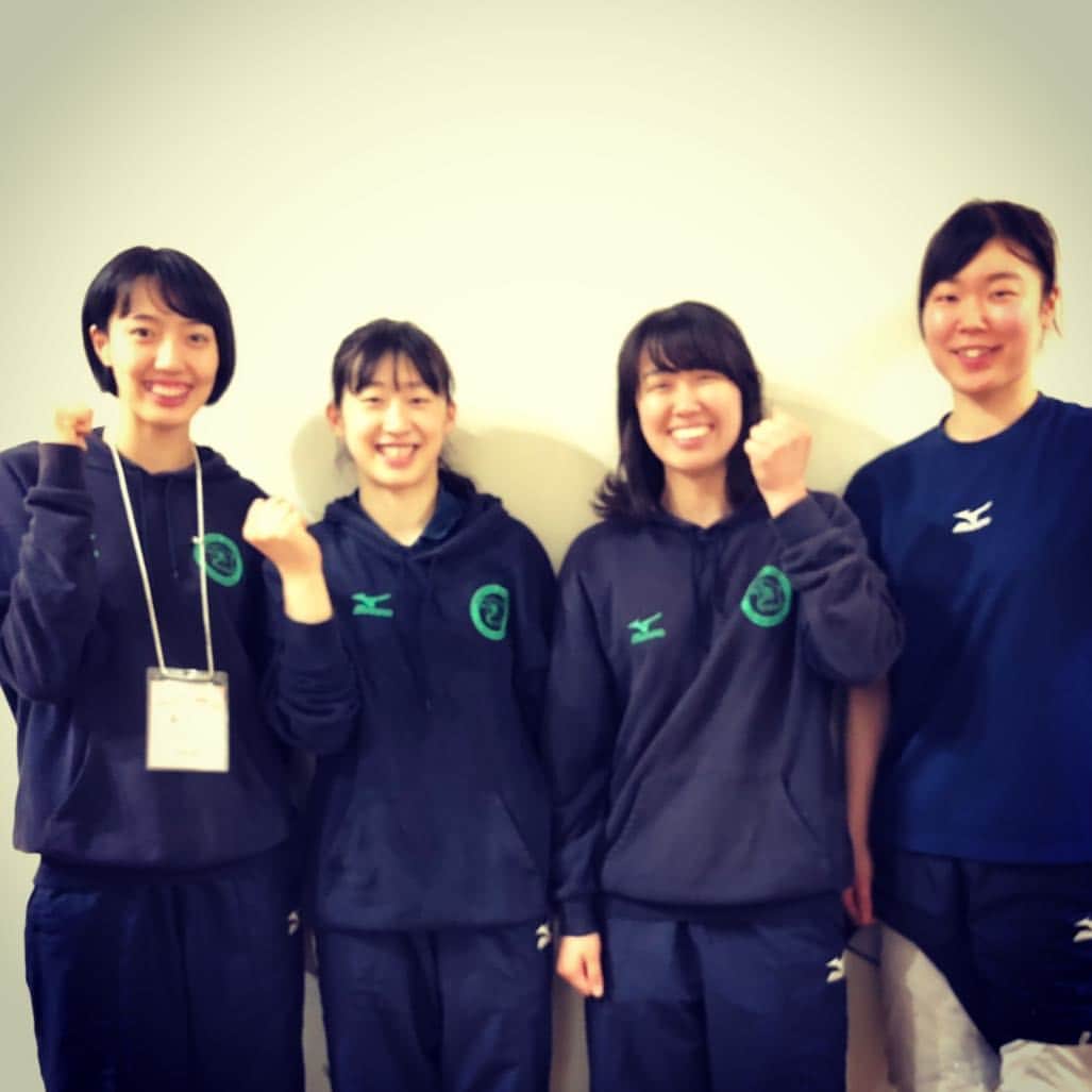フジテレビ★バレーボールさんのインスタグラム写真 - (フジテレビ★バレーボールInstagram)「‪黒鷲旗、なんと続いて #青山学院大 も #デンソーエアリービーズ にフルセットで勝利🙋‍♀️‬ ‪おめでとうございます🎉‬ ‪初日の結果です。 【男子】JT3-0洛南  ジェイテクト3-2大分三好  東レ3-0福山平成大  豊田合成3-0富士通  VC長野3-2近畿大  早稲田大3-2堺 【女子】JT3-0金蘭会  東レ3-0下北沢成徳  日立3-2PFU  岡山3-0筑波大  NEC3-0松蔭大  青山学院大3-2デンソー  埼玉上尾3-1KUROBE #バレーボール #黒鷲旗」5月1日 19時02分 - fujitv_volleyball