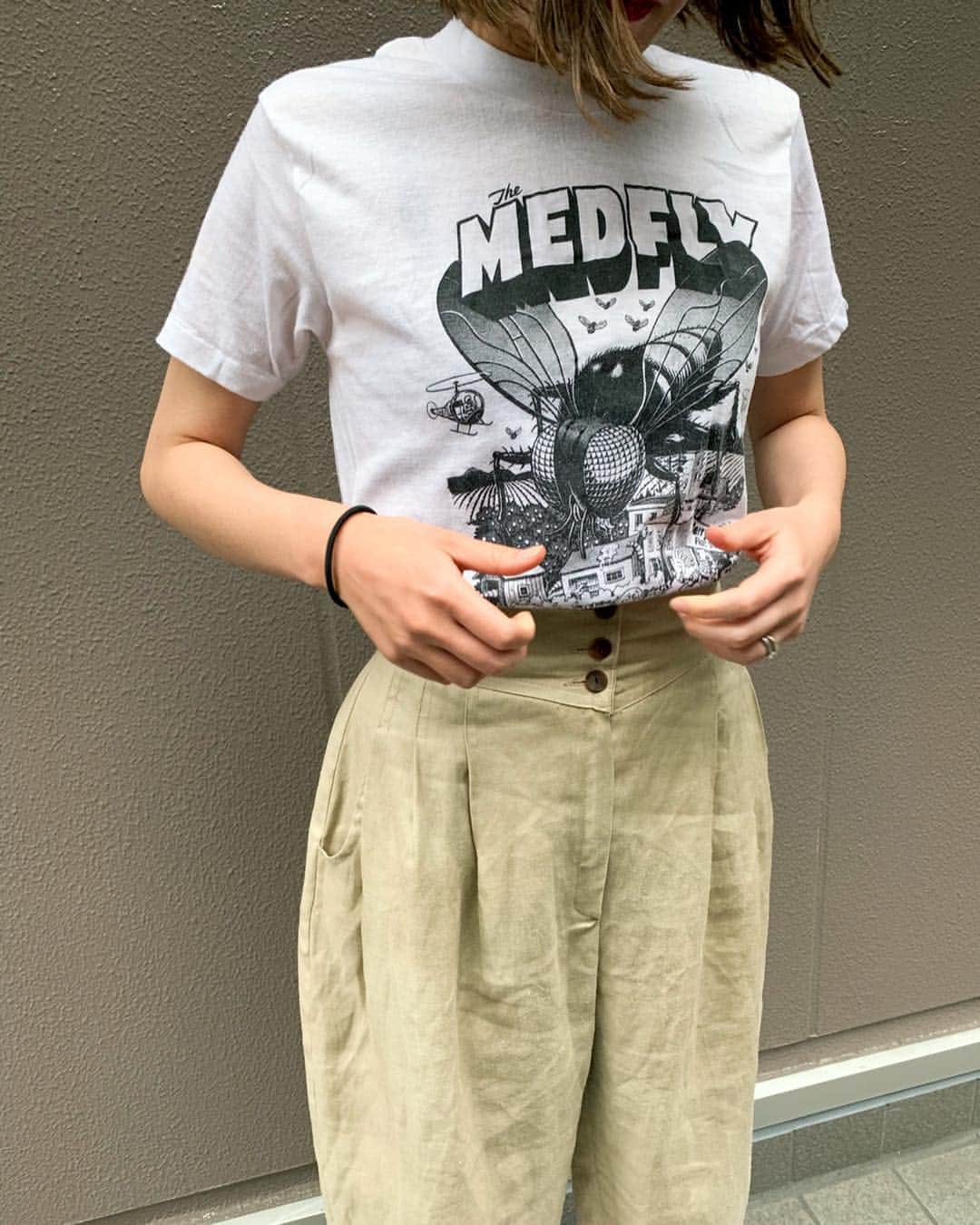 のインスタグラム：「80's Jim Phillips 'MED FLY' ¥6250+tax . 通販も可能です。 お問い合わせはお電話で承ります。 . [#jammru_tee] #お問い合わせはお電話で承ります #jammru #osaka  #fashion  #streetstyle  #streetfashion  #vtg  #vintage  #used  #usedclothing  #古着 #古着屋 #ファッション #70s #80s #90s #vintagetshirts#vintagetee#tshirts#tee#jimphillips」