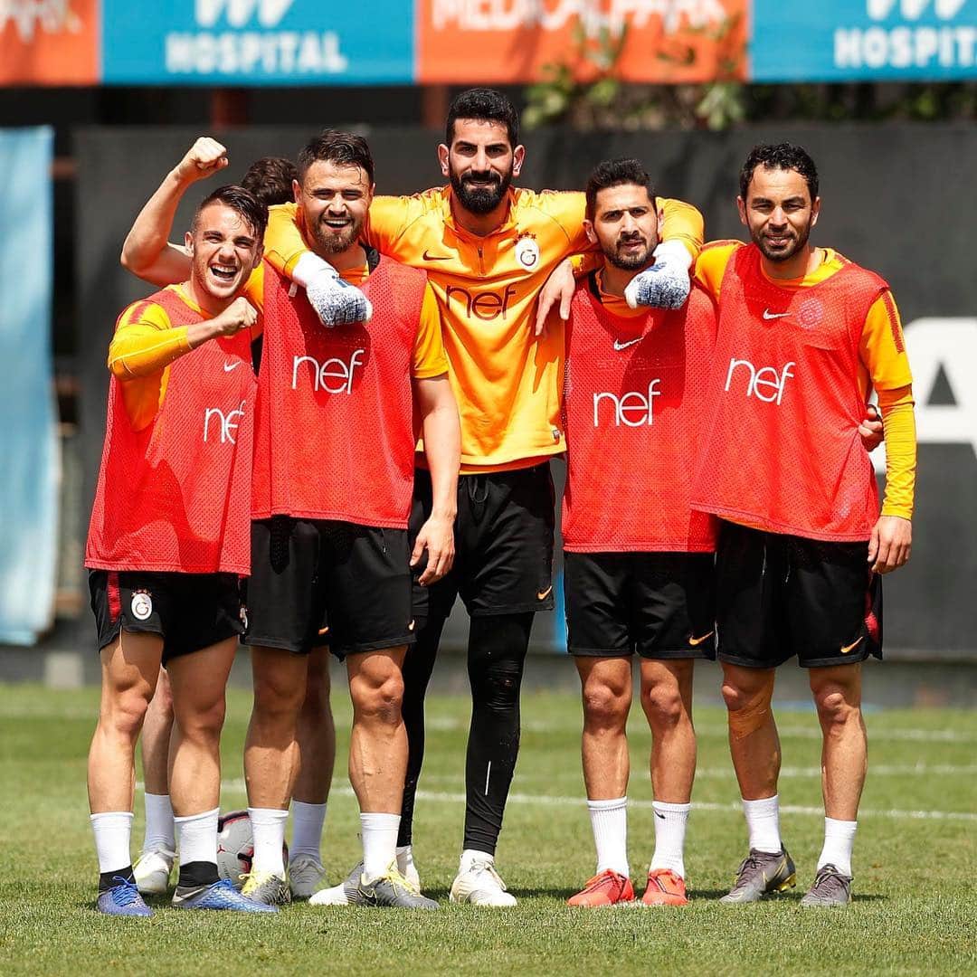 ガラタサライSKさんのインスタグラム写真 - (ガラタサライSKInstagram)「‪📸 Galatasaray Futbol Takımı, 2018-2019 Spor Toto Süper Lig Lefter Küçükandonyadis Sezonu 31. haftasında Beşiktaş ile oynayacağı maçın hazırlıklarına bugün yaptığı antrenmanla başladı.‬」5月1日 19時06分 - galatasaray