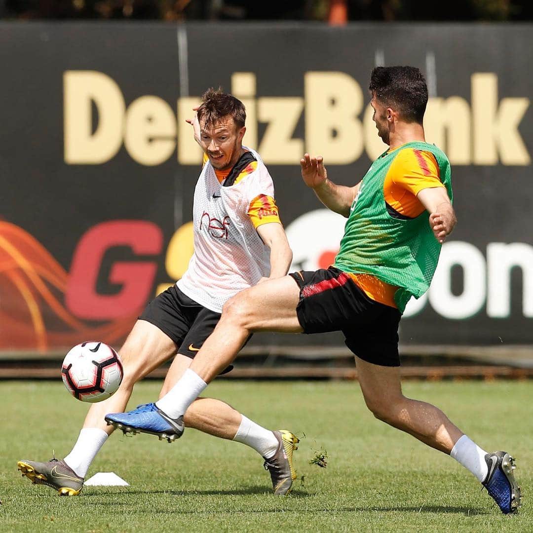 ガラタサライSKさんのインスタグラム写真 - (ガラタサライSKInstagram)「‪📸 Galatasaray Futbol Takımı, 2018-2019 Spor Toto Süper Lig Lefter Küçükandonyadis Sezonu 31. haftasında Beşiktaş ile oynayacağı maçın hazırlıklarına bugün yaptığı antrenmanla başladı.‬」5月1日 19時06分 - galatasaray