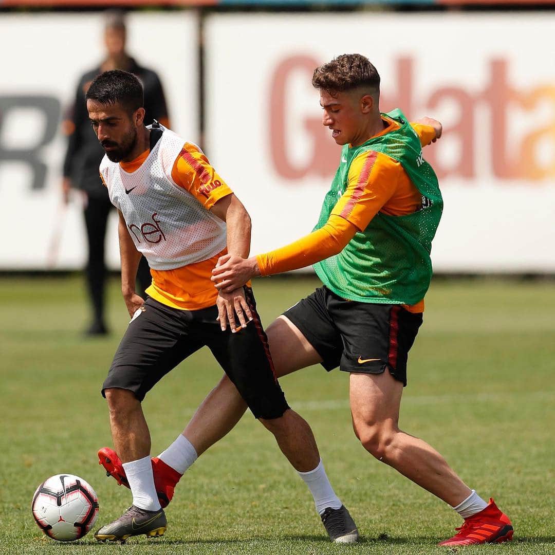 ガラタサライSKさんのインスタグラム写真 - (ガラタサライSKInstagram)「‪📸 Galatasaray Futbol Takımı, 2018-2019 Spor Toto Süper Lig Lefter Küçükandonyadis Sezonu 31. haftasında Beşiktaş ile oynayacağı maçın hazırlıklarına bugün yaptığı antrenmanla başladı.‬」5月1日 19時06分 - galatasaray