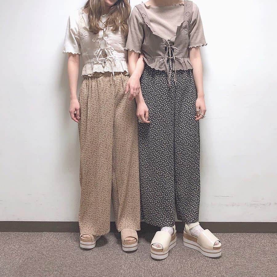 ローリエプレス編集部さんのインスタグラム写真 - (ローリエプレス編集部Instagram)「おしゃれさんのコーデに登場しているビスチェ♡﻿﻿ ﻿﻿ ブラウスやTシャツに合わせれば、コーデの幅もぐっと広がるよ！﻿﻿ ﻿﻿ ﻿﻿ 女の子らしさをプラスするなら﻿﻿ ❤︎フリルやスカラップ、刺繍入りのもの﻿﻿ ❤︎コットンやニット素材﻿﻿ ❤︎ホワイトやベージュのカラー﻿﻿ ﻿﻿ ビスチェとボトムスのカラーを合わせてワントーンコーデもかわいいよ！﻿﻿ ﻿﻿ ぜひ参考にしてみてね💓﻿﻿ ﻿﻿ ﻿﻿ ﻿﻿ ﻿﻿ ﻿﻿ photo by ﻿﻿ @mapi_1023 ﻿ @egagram_ ﻿ @momoka_85 ﻿ @natsumilktea64 ﻿ @heiten_04 ﻿ ﻿ thank you🙏💕﻿﻿ ﻿﻿ #ローリエプレス #ビスチェ」5月1日 19時16分 - laurier_press