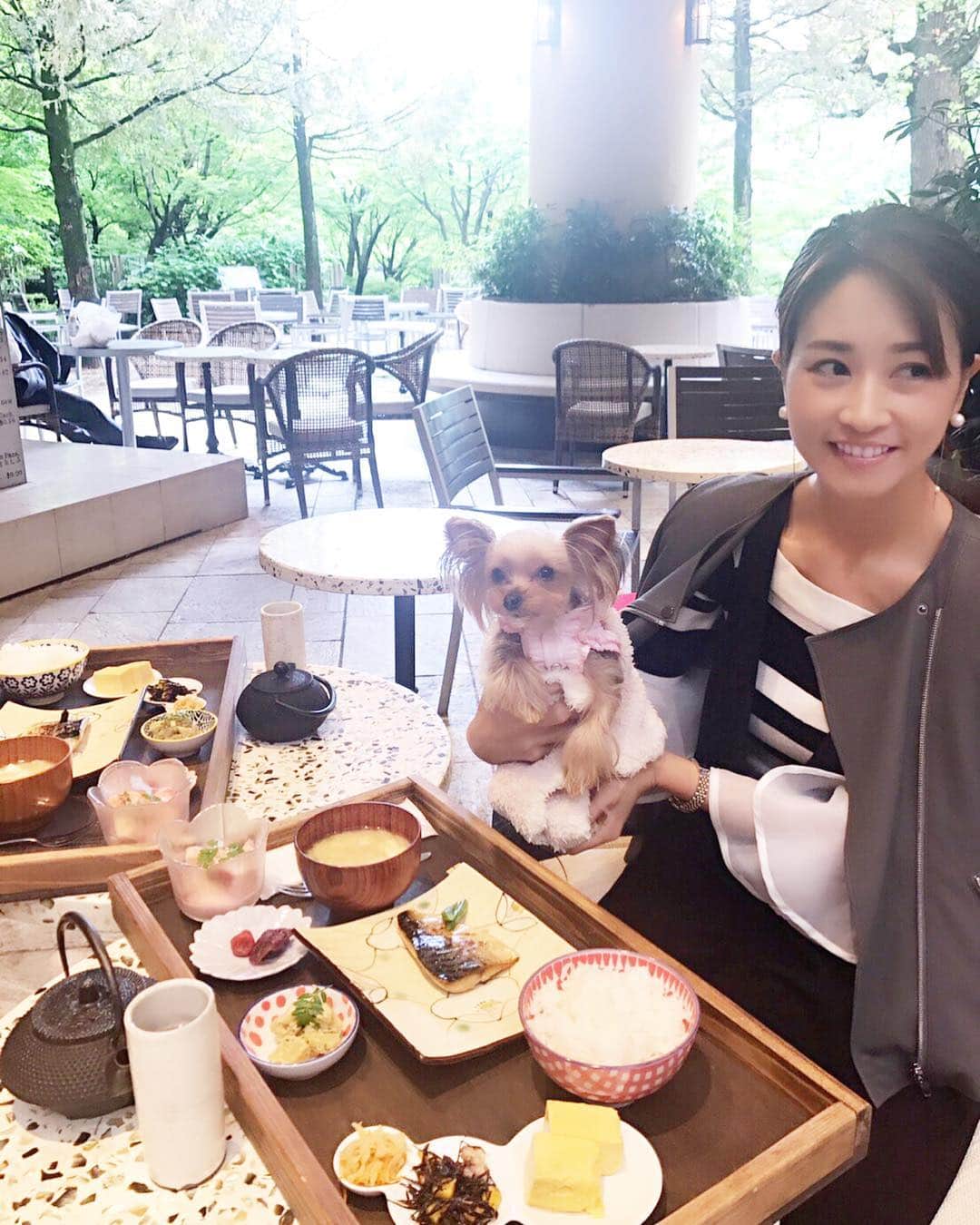 KAORI.OMURA 大村香織さんのインスタグラム写真 - (KAORI.OMURA 大村香織Instagram)「令和が始まりましたね！ ・ 今朝も早起きして朝食を食べにいきました☺︎ ・ 令和も健康に自分らしく楽しく進んでいけたらいいな、と思っています✨ ・ 平成に変わった時より何故かしっくりくる令和の響き✨ ・ ・ 今日はお友達にも沢山会えて、よく食べ沢山喋り、寝具を新調して帰宅しました☺︎ ・ 当たり前の毎日だけれど、当たり前に感謝🙏✨ ・ 令和もよろしくお願いします🤲 ・ #令和 #令和元年 #朝ごはん #朝食 #六本木 #六本木ヒルズ#港区 #アラフォー #アラフォーライフ#ヨーキー #ヨークシャテリア#dog#愛犬#yorkshireterrier #ちびっこ #家族#港区グルメ #六本木グルメ#わんこOK」5月1日 19時11分 - kaori.omura