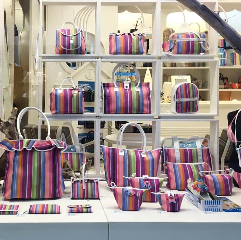 ブランディーナさんのインスタグラム写真 - (ブランディーナInstagram)「Buon 1 Maggio da Brandina! ❤️ - #brandinatheoriginal #brandina #calaluna #colors #stripes #blue #fashiongirl #shoppingonline #spring2019 #bagoftheday #shoppingtime #shoppingbag #fashionblogger #fashionitaly #color #bag #bags #photooftheday #pellestrina」5月1日 19時11分 - brandinatheoriginal