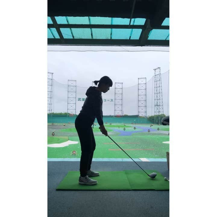 竹山佳林のインスタグラム：「⛳️🏌️‍♀️ #ゴルフ #令和一発目 #練習 #打球場 #打ちっ放し #DW #7I」