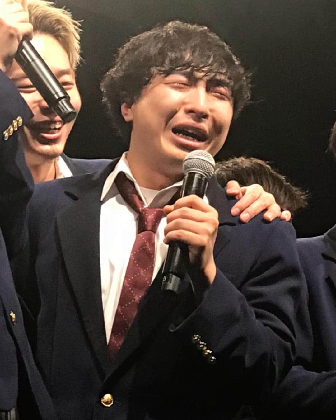 テレビ東京「青春高校３年C組」のインスタグラム：「‎出口君が泣いた記念日( ･ㅂ･)و ̑̑ #令和 一発目の劇場公演😆👍 #ありがとうございました ‎⁦‪#出口晴臣‬⁩ ‎⁦‪ #青春高校3年C組‬⁩ ‎⁦‪ #青春高校3年C組劇場公演‬⁩」