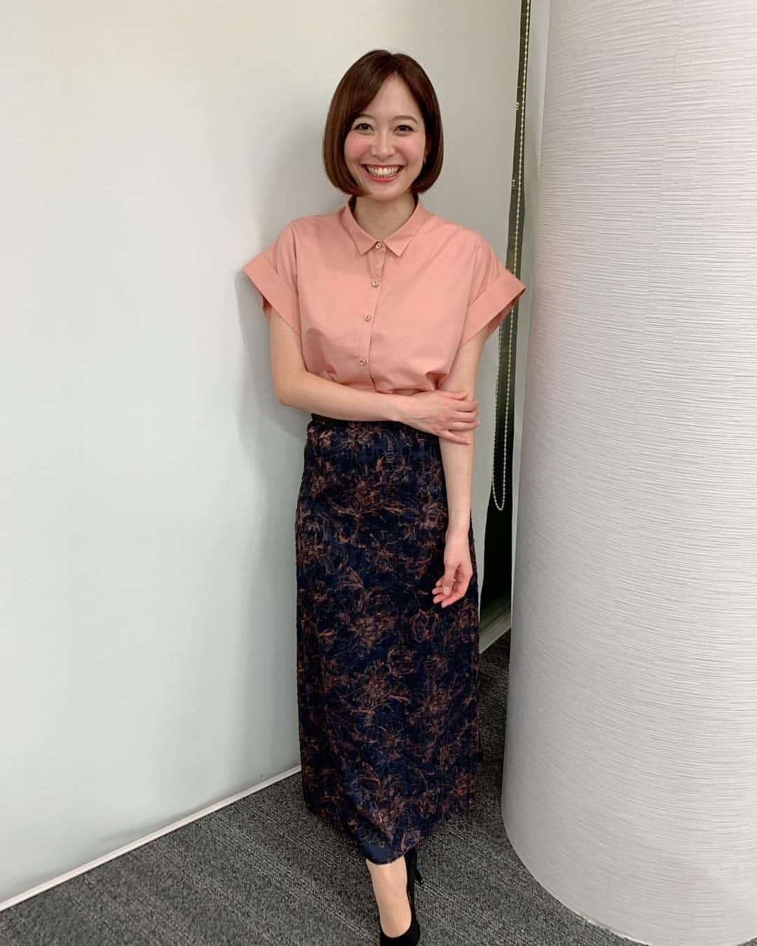 久冨慶子さんのインスタグラム写真 - (久冨慶子Instagram)「今日の衣装は @loungedress  です✨✨ このスカート色んな方に褒められました🤗 可愛いな〜買ってしまおうかな〜👀👀👀 ブラウスは後ろ姿にリボンが🎀 ＊ ＊ #テレビ朝日 #スーパーjチャンネル  #久冨慶子 #アナウンサー #衣装」5月1日 19時30分 - keiko0hisatomi