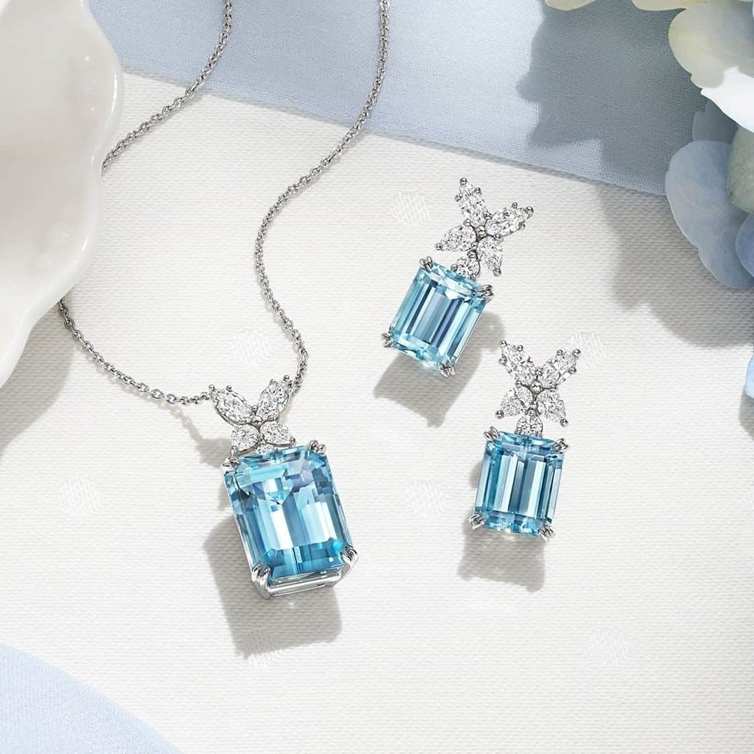 ハリー・ウィンストンさんのインスタグラム写真 - (ハリー・ウィンストンInstagram)「Stately aquamarine and #diamond jewels effortlessly pair with a classic cup of tea. #HarryWinston」5月1日 19時30分 - harrywinston