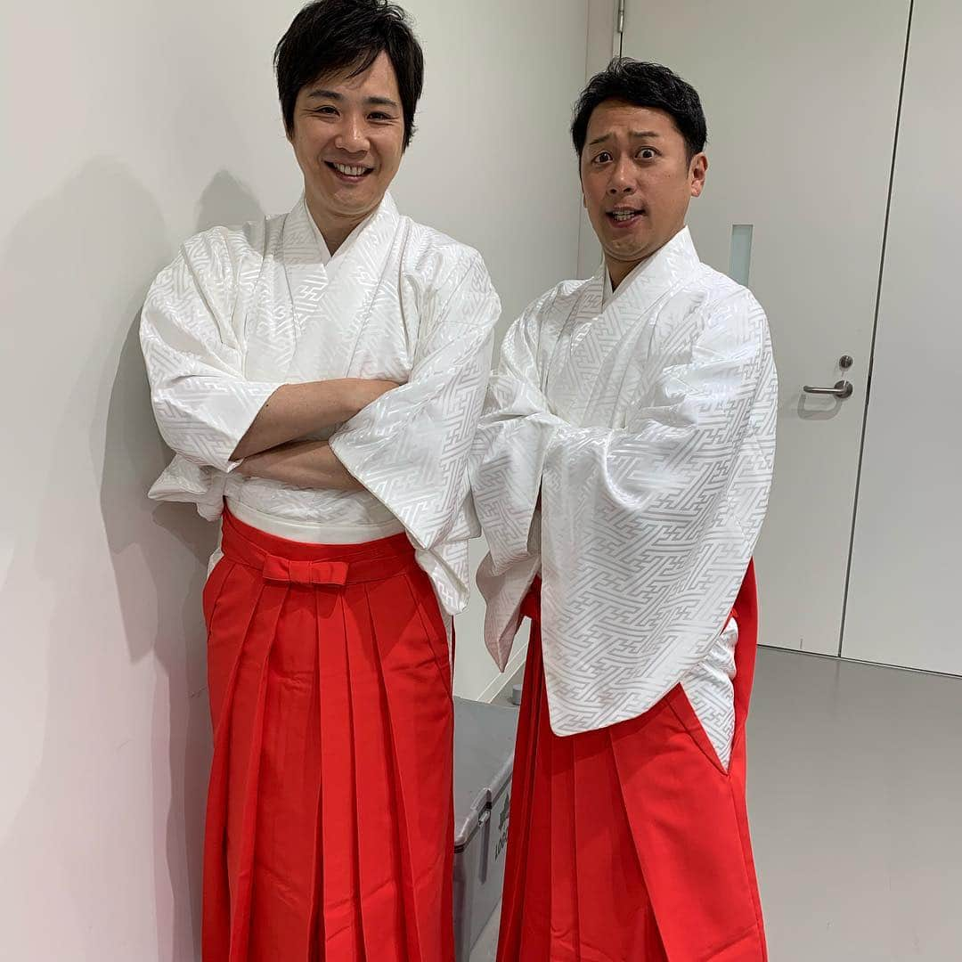 井本貴史さんのインスタグラム写真 - (井本貴史Instagram)「#ライセンス #令和 #初日 #こんな衣装で収録 #たまたま紅白の着物 #たまたま縁起いい #衣装とは裏腹 #心臓千切れるかと思うぐらいの収録 #是非 #皆様にも幸せを #令和のもと紅白の着物のふみ」5月1日 19時31分 - inomototakafumi