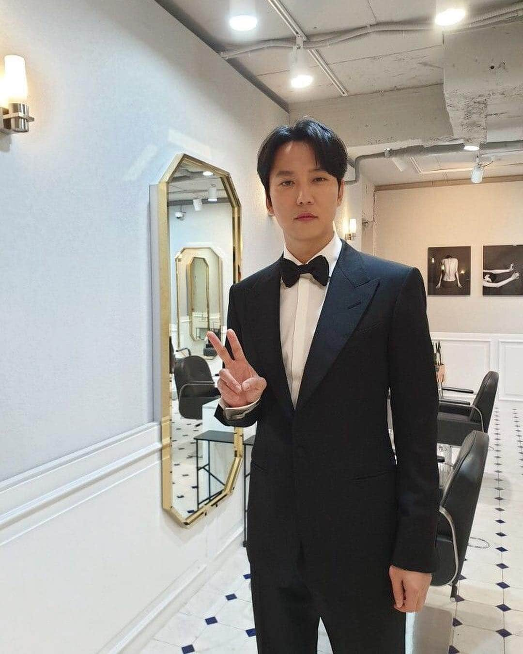 C-JeS エンタテイメントさんのインスタグラム写真 - (C-JeS エンタテイメントInstagram)「It's Time To #수트남길🎩  2019 #백상예술대상 을 찾은 #김남길 잠시후 #레드카펫 에서 만나요👋 . Meet Kim Nam-gil at the Baeksang Arts Awards in a few minutes! . 待會兒我們可以在百想藝術大償可以見到金南佶咯 . #JTBC #2019 #백상 #KimNamgil #キムナムギル #金南佶 #TheFieryPriest #热血祭司 #씨제스타그램 #cjestagram」5月1日 19時49分 - cjes.tagram