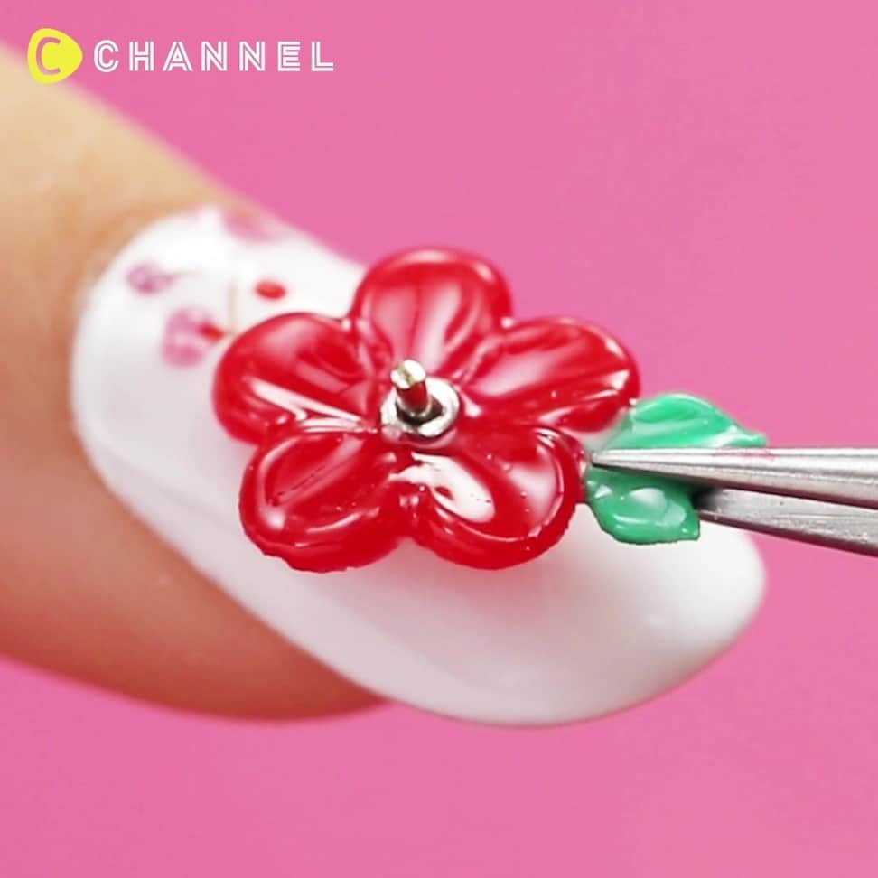のインスタグラム：「🎌新元号記念！「令和」梅の花ネイル🎌 . 💗Check👉 @cchannel_girls 🎶 💗Follow me👉 @cchannel_beauty 🎵 . 💄C CHANNELのアプリもよろしくお願いします😊 . 新元号の「令和」。その語源は「万葉集」にある 「初春の令月にして気淑よく風和らぎ」 という梅の花を題材に読んだ歌が元になっています。 新元号を記念して梅の花とウグイスの和風ネイルを紹介します！ . ＜💅手順＞  1. ベースジェルを塗る  2. 白ジェルを2度塗りする  3. カラージェルで木の枝を描いていく  4. 梅の花を描いていく 5. トップコートを塗る  6. クリアパウダーで爪に軸となるパーツをつける 7. 丸いパーツの周りに赤ミクスチャーで梅の花を作る  8. 白ミクスチャーとカラージェルでウグイスを作る 9. 爪に梅の花をつける 10. 花の中に金色のパーツを乗せる 11. 梅の花の上に鳥を乗せて、完成 . produced by cin-cia nail academy @cincia_nail  http://cin-cia.com/ . . #新元号#令和#万葉集#春ネイル#春ネイル2019#ネイルデザイン#ネイルアート#ジェルネイル#3dネイル#立体ネイル#キャラネイル#和風#和ネイル#梅の花#面白ネイル#ユニーク#ユニークネイル#手元倶楽部#今月のネイル#記念日#ネイルチェンジ#お洒落は手元から#夜な夜なネイル#モチーフネイル#ネイルカタログ#個性派ネイル#ネイル動画#ネイルスタグラム#ネイルアートデザイン」