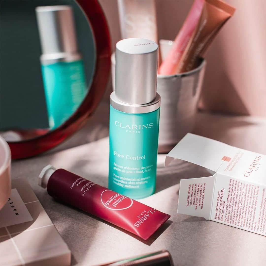 Clarins Middle Eastさんのインスタグラム写真 - (Clarins Middle EastInstagram)「تمتعي بإطلالة مثالية وخففي من بروز المسام الواسعة على بشرتكِ في خطوتين بسيطتين:  سيروم لتضييق المسام: بور كونترول كريم تمهيدي لإخفاء المسام وإزالة اللمعان: إنستنت بورليس ...................................................................... No retouch zone. Pores appear invisible in two easy steps: Pore minimizing serum: Pore Control  Pore-Blurring Matifying Primer: Instant Poreless . . . #Clarins #ItsAllAboutYou #SelfieReadyWithClarins #ClarinsSpringMakeupCollection #PoreControl」5月1日 20時00分 - clarinsmiddleeast