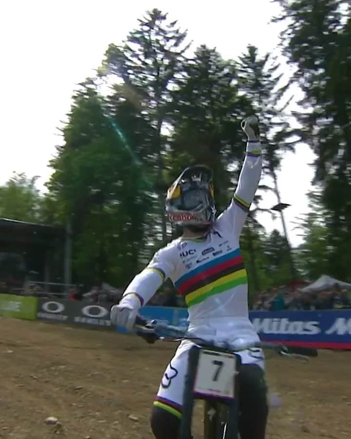 のインスタグラム：「Loic Bruni starts the season off right with the win in Maribor. He currently holds the title as world champion and is ready to defend it. 🚲: @loicbruni29 @redbullbike #uci #worldcup #downhill #mtb #redbull #slovenia」