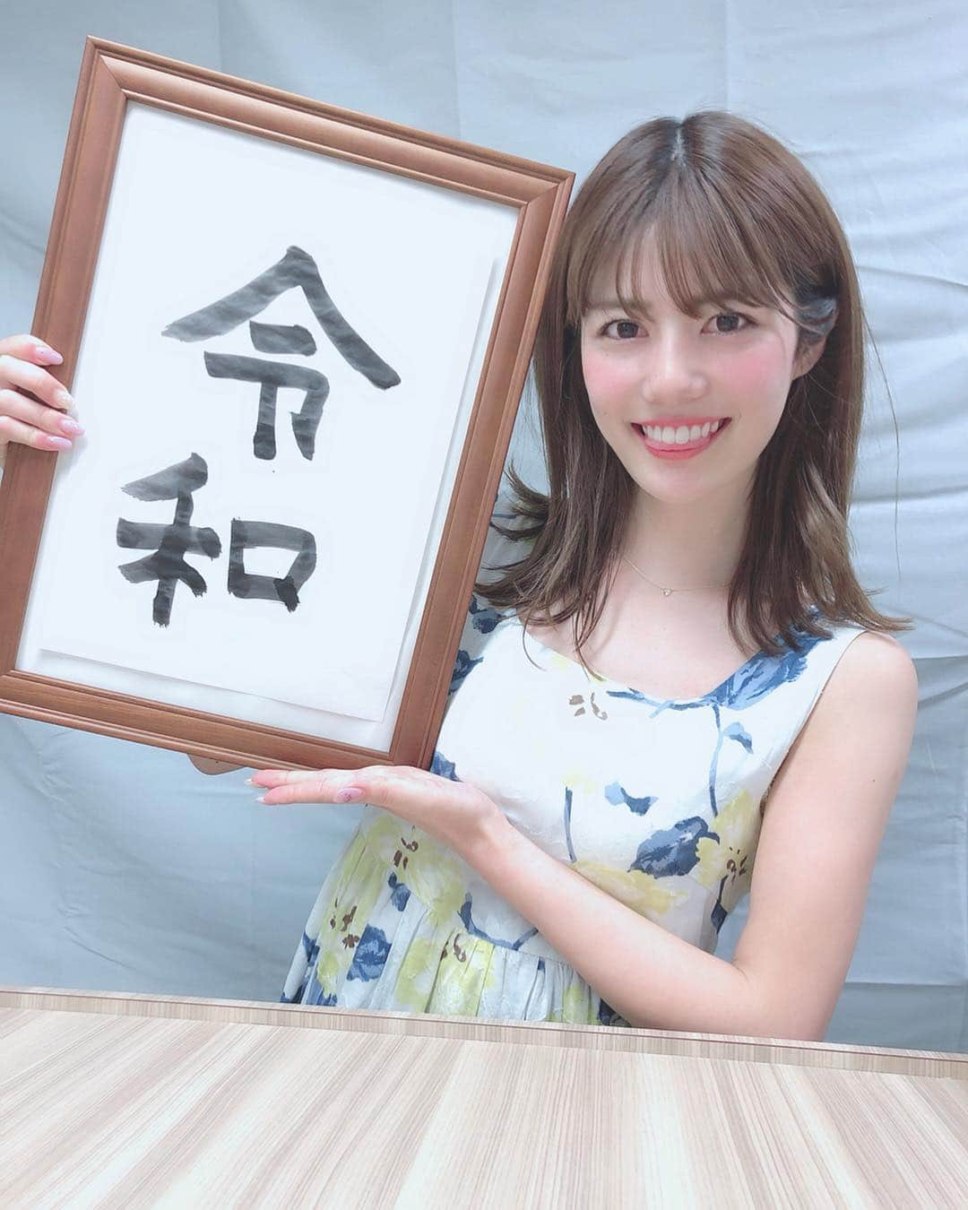 鈴木茉由さんのインスタグラム写真 - (鈴木茉由Instagram)「ルミネエストで令和書き初め👩🏻‍🎓 字下手だねってみんなに言われたけど楽しかった🤣💓 令和たのしく過ごせますように💞 #まゆ官房長官 . @mercuryduo_com @mercuryduo_styling #MERCURYDUO #selfie #instagood #instapic #instafashion #instalike #like #love」5月1日 20時05分 - mayu__09