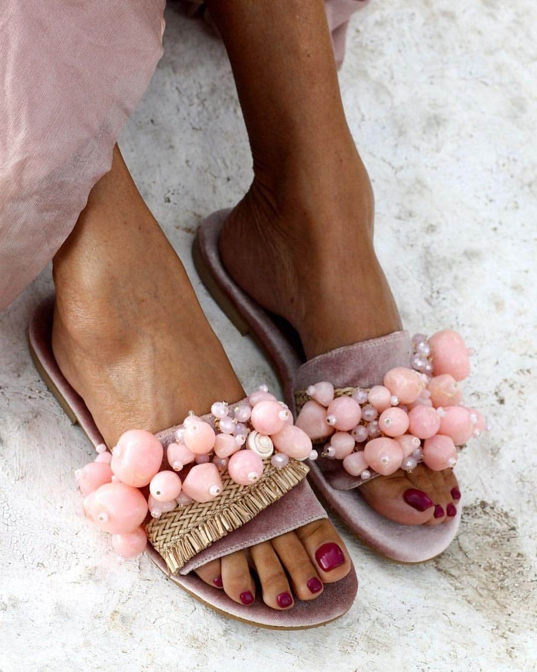 レクレルールさんのインスタグラム写真 - (レクレルールInstagram)「Original handmade greek sandals trademark is a mix and match of naturally tanned leather and colorful details. @ElinaLinardaki SS19 is available at Leclaireur Sévigné, Boissy D’anglas and on Leclaireur.com #Leclaireur #LeclaireurSevigne #LeclaireurBoissy #LeclaireurStyle #ElinaLinardaki」5月1日 20時06分 - leclaireur