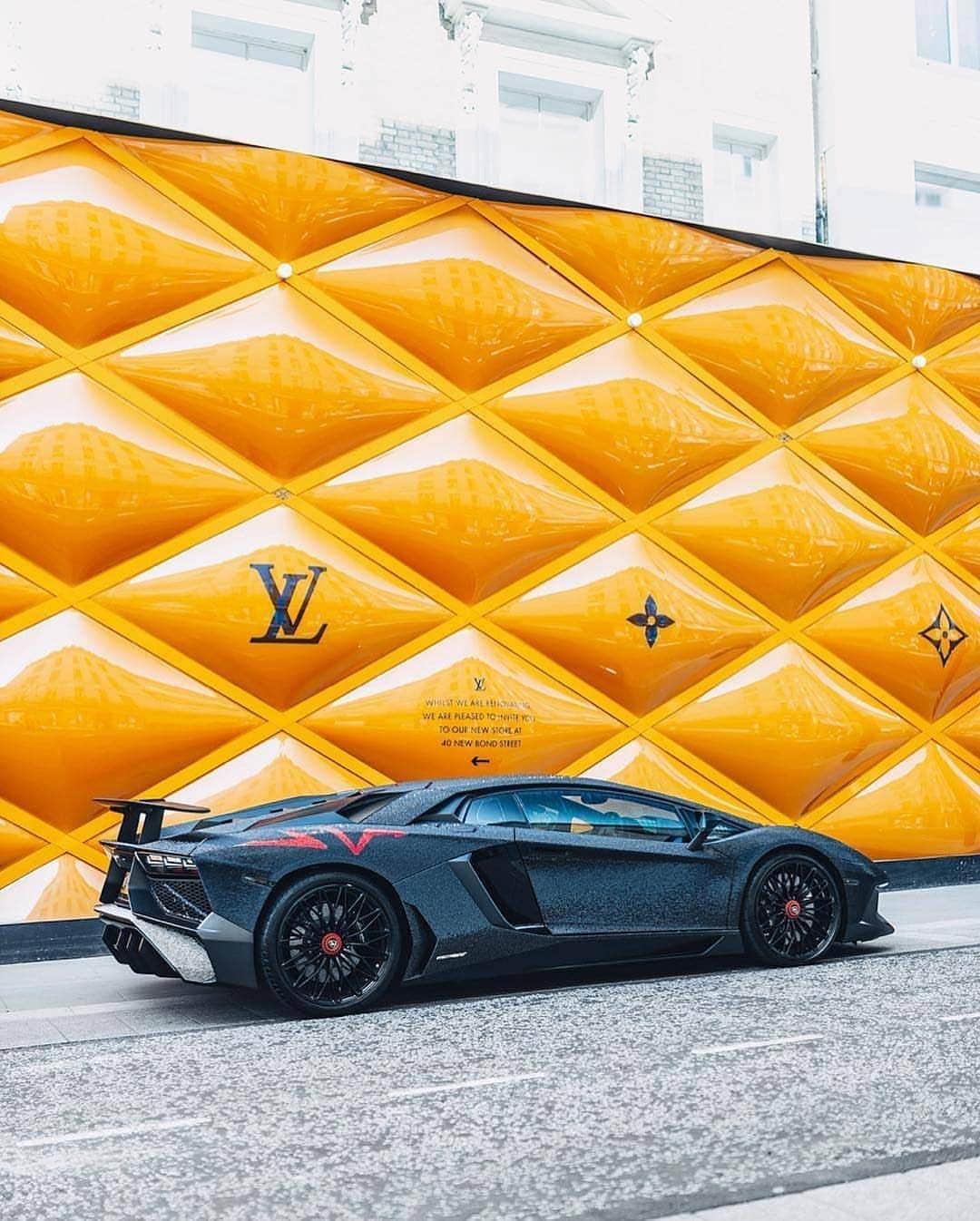 Kik:SoLeimanRTさんのインスタグラム写真 - (Kik:SoLeimanRTInstagram)「Aventador SV with 2 million Swarovski crystals  Photo @tfjj  Owner @dradionova」5月1日 20時17分 - carinstagram