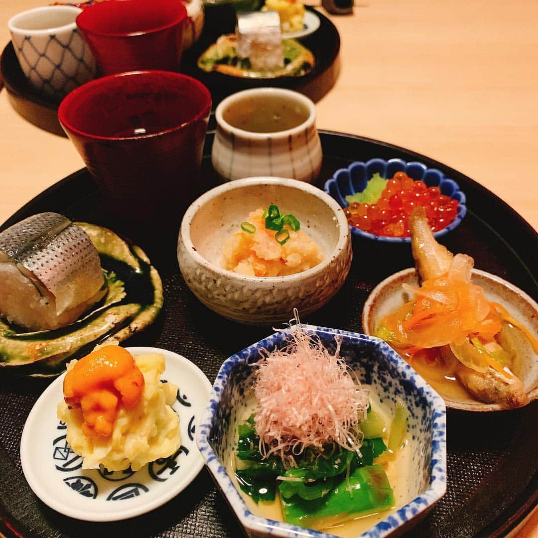 晴山由梨さんのインスタグラム写真 - (晴山由梨Instagram)「大学時代の友達と👭 海外を股にかけて飛び回る彼女はかっこいい💛 そして結婚おめでとう💍✨ . お店は以前文ちゃん&さゆりんと来て美味しかった 原子焼 火鉢さん(@genshiyaki_hibachi )。 安定の美味しさ&サービスでした☺️💕 メインの原子焼きの写真撮るの忘れた💦 . #ゴールデンウィーク #新宿 #新宿グルメ #和食 #炉端焼き #炭火焼き #原子焼き #原子焼火鉢  #魚料理」5月1日 20時12分 - hareyama_yuri