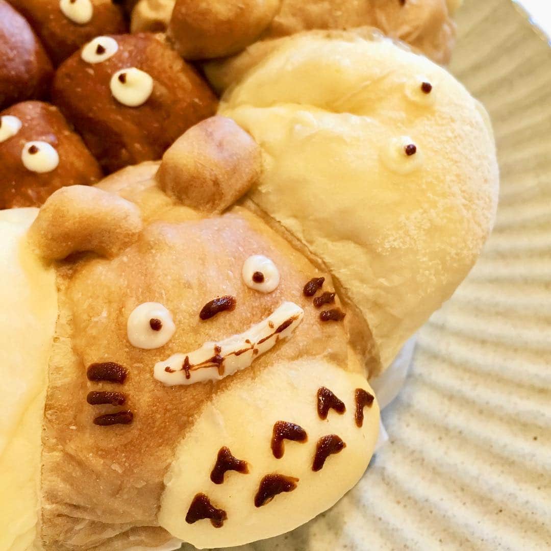 小林千鶴さんのインスタグラム写真 - (小林千鶴Instagram)「だ〜い好きなジブリで ちぎりパン作ったよ🌳 祝令和記念！ 祝Twitterfollower1万記念！ パン作りは楽しいね。  #ジブリ #トトロ #まっくろくろすけ #手作りパン #ちぎりパン #令和記念 #ありがとう小魚ちゃん」5月1日 20時29分 - 5884_chizuru