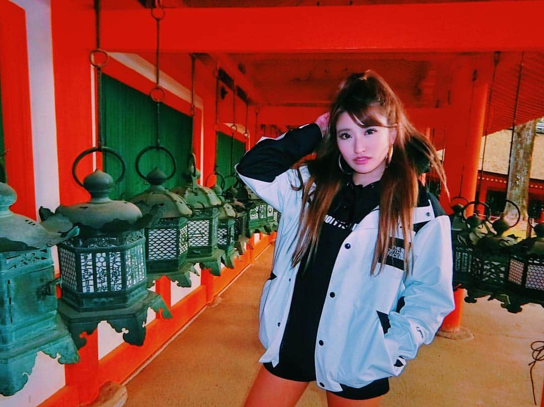 鈴木まりなのインスタグラム：「春日大社❤️  #ragegtxshelljacket #thenorthface  #dj #girlsdj #femaledj #asiandj #Japanesedj #djlife #djingismylife #djinglife #djlifestyle」