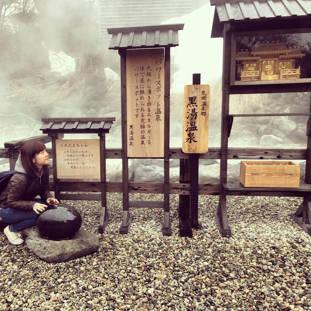 加藤響子さんのインスタグラム写真 - (加藤響子Instagram)「GW前半は 家族で秋田に行ってきました。  両親は秋田の出身ですが 私はちゃんと観光したことがなかったので初めて県内を散策。 まだ雪の残るとこもあり 寒い場所もあったけど、 11キロ続く桜と菜の花ロードは 圧巻でした🌸  秋田こまちや山菜、とろろ昆布、ハタハタ、稲庭うどん、比内地鶏など美味しいグルメも満載！ インスタ映えスポットも目白押しなので一度お出かけください♪」5月1日 20時42分 - katokyooooooooo