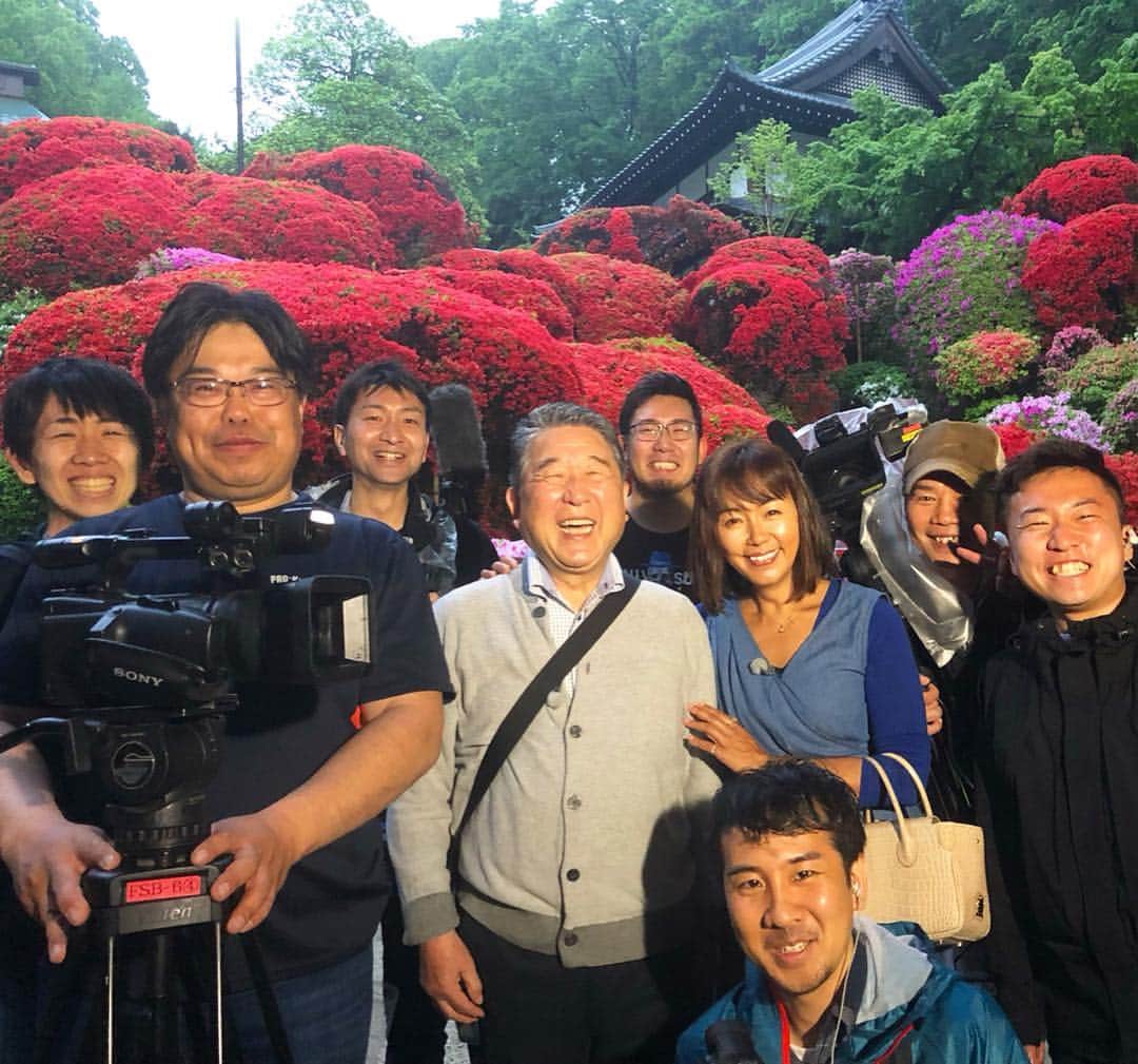 田中律子さんのインスタグラム写真 - (田中律子Instagram)「令和元年㊗️ 令和初日から、大好きな徳さんと、大好きなスタッフさんたちと、大好きな『路線バスで寄り道の旅』ロケ🚌🚌🚌 平成で7年みんなでバスに🚌乗り色んなとこを旅して、またこうして令和の時代もみんなでバスに🚌乗って、最高な旅をしようね✨撮影だけど、撮影じゃないよーな、そんな最高な仲間❤️いつもありがとう✨これからもよろしくお願いします🙏  #路線バスで寄り道の旅  #テレビ朝日  #バス旅🚌  #徳さん #めずらしく寝ません #照明を当ててくれてるのは #強面の #あの俳優さん #令和」5月1日 20時52分 - ri2kotanaka