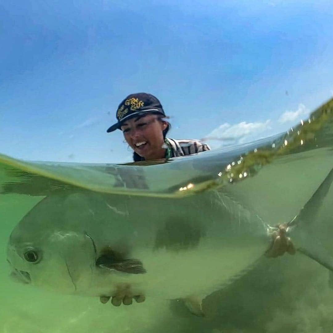 Electric_Fishingさんのインスタグラム写真 - (Electric_FishingInstagram)「“Fighting this permit was both exhilarating and exhausting, sent me on a chase of five times to my backing. “ @kayla__lockhart ⁣⁣⁣⁣ ⁣ ⁣ #ElectricSunglasses⁣⁣⁣⁣ #PolarizedSunglasses⁣⁣⁣⁣ #ElectricFishing⁣⁣⁣⁣ #StyleThatPerforms⁣⁣⁣⁣ #flyfishing #permit」5月1日 20時47分 - electric_fishing