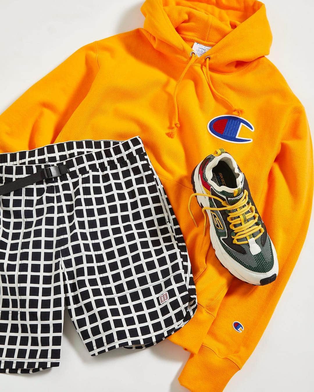 Urban Outfittersさんのインスタグラム写真 - (Urban OutfittersInstagram)「@UrbanOutfittersMens is diving headfirst into the brightest colors and we're following suit. #UOMens」5月2日 6時21分 - urbanoutfitters
