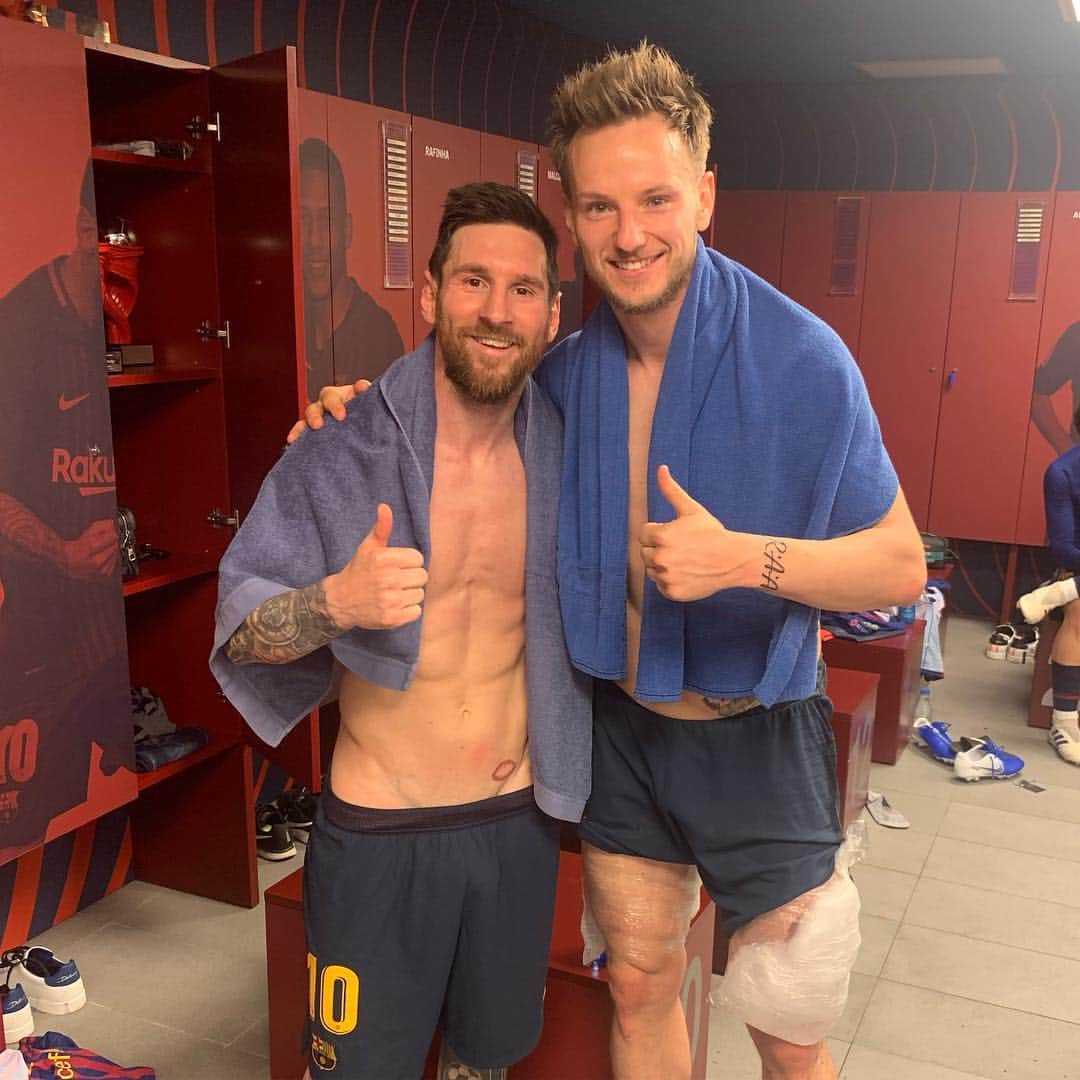 イヴァン・ラキティッチさんのインスタグラム写真 - (イヴァン・ラキティッチInstagram)「Gran victoria esta noche de @championsleague. Gracias afición por el apoyo!! Lucharemos para intentar terminar el trabajo la semana que viene en Anfield!!👏🏻👏🏻 @leomessi 🤷🏼‍♂️🙌 Great win tonight. Thank you to all the fans for the support!! We will fight to try to get the job done next week in Anfield!!👏🏻👏🏻 #UCL #ForçaBarça🔵🔴 @leomessi 🤷🏼‍♂️🙌」5月2日 6時13分 - ivanrakitic