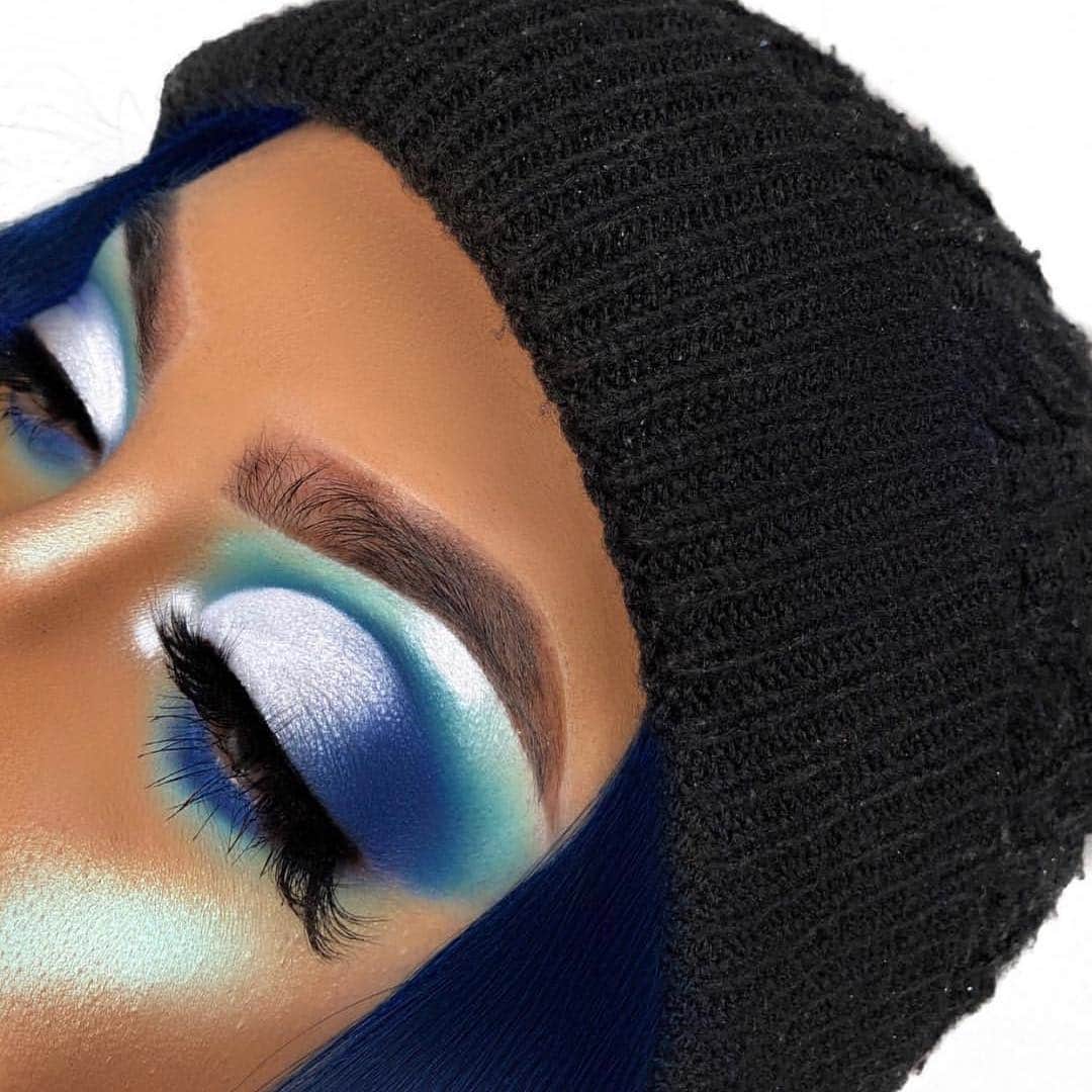 Jeffree Star Cosmeticsさんのインスタグラム写真 - (Jeffree Star CosmeticsInstagram)「BLENDED 💙💙 If you’re feeling blue this snatched look by @nerizyy is sure to brighten your day 🤩🤩 She used our newest #eyeshadow palette #BlueBlood to perfection. 🔥🔥 This palette will be back soon so stay tuned 🙏🏼 #jeffreestarcosmetics #bluebloodpalette #vegan」5月2日 6時18分 - jeffreestarcosmetics