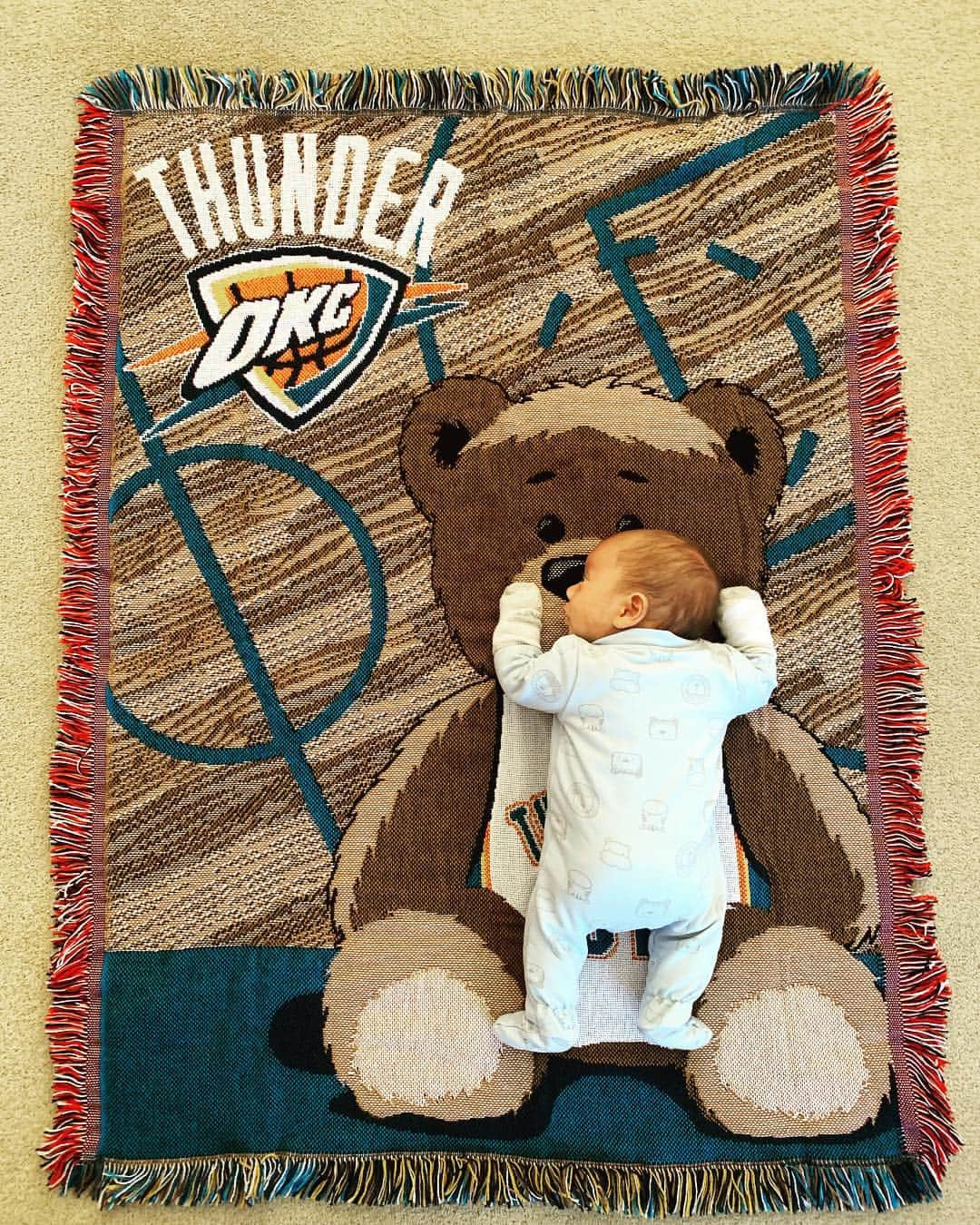 バレリー・アダムスさんのインスタグラム写真 - (バレリー・アダムスInstagram)「💙 @okcthunder represent #kepalelitavasidney」5月2日 6時19分 - valerieadams84